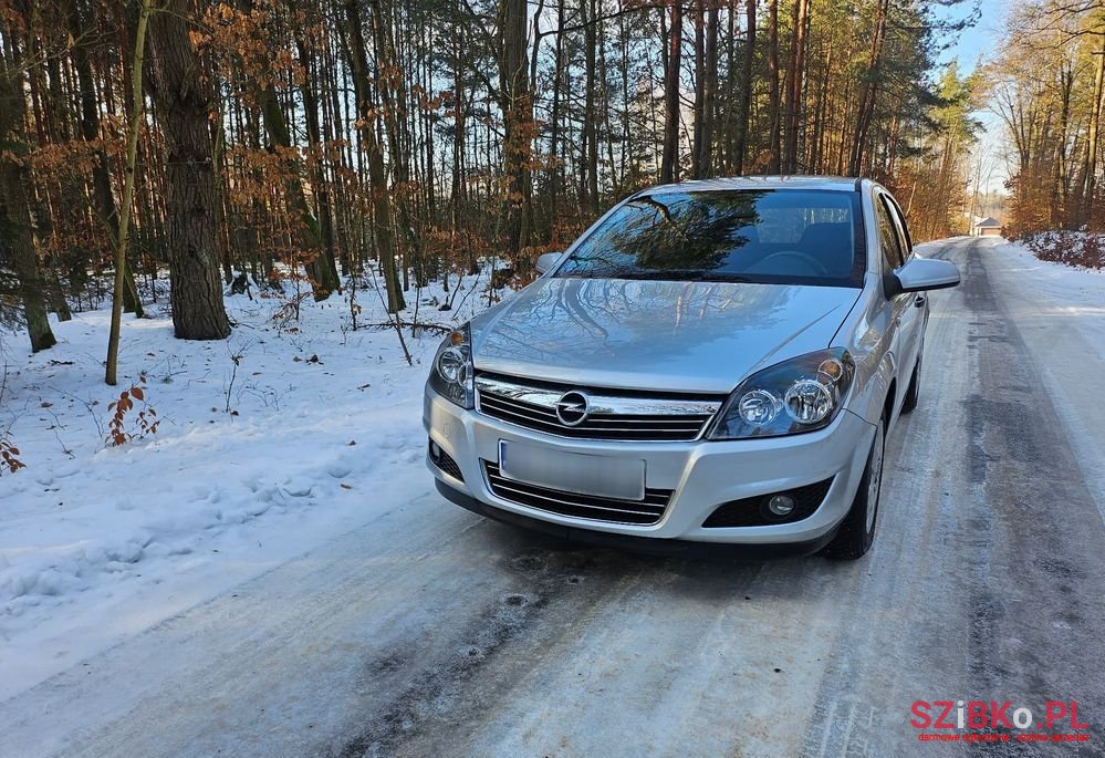 2009' Opel Astra photo #2