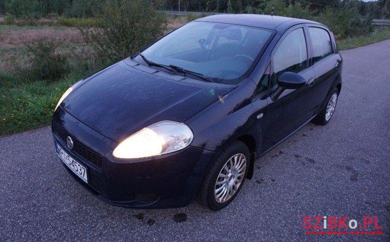 2010' Fiat Punto photo #1