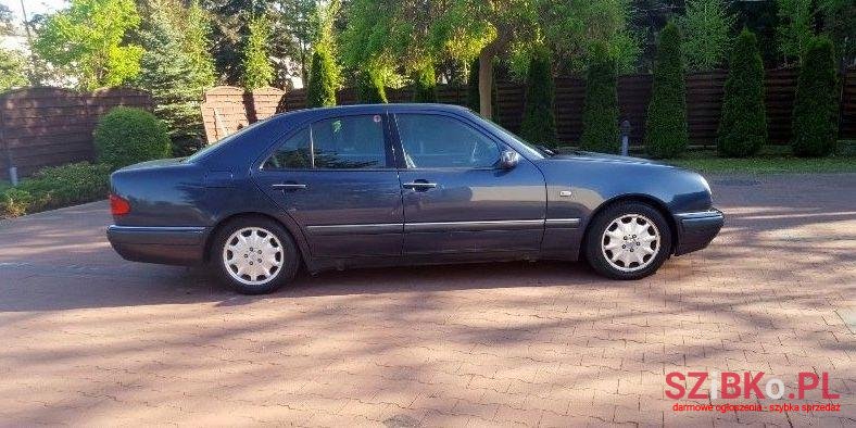 1999' Mercedes-Benz Klasa E photo #1