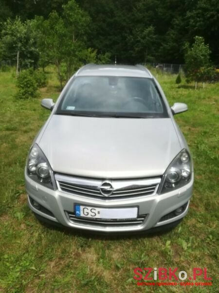 2008' Opel Astra photo #2