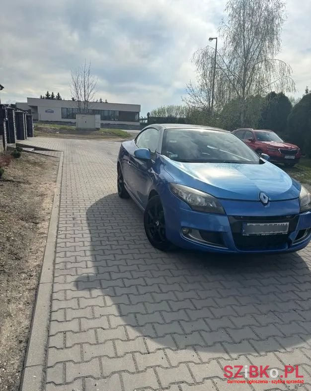 2011' Renault Megane photo #3