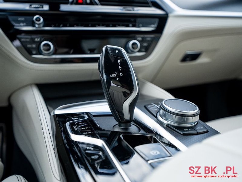 2021' BMW 5 Series M550I Xdrive Sport photo #5