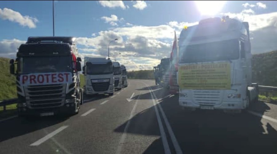Польські перевізники почали блокаду українського кордону: на 3-х ділянках рух ускладнений