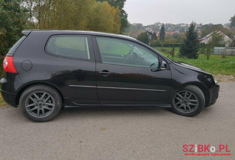 2005' Volkswagen Golf photo #1