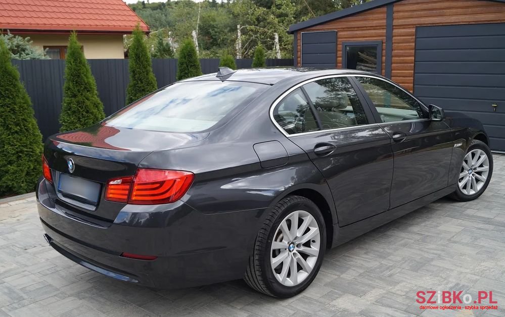 2010' BMW 5 Series photo #5
