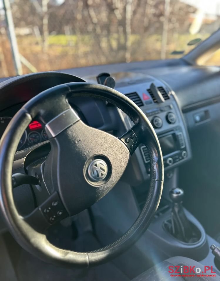 2010' Volkswagen Touran photo #6