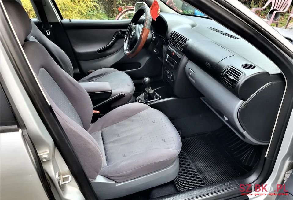 2001' SEAT Toledo photo #5