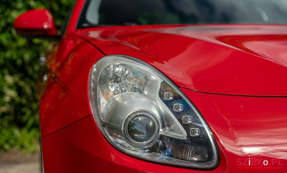 2011' Alfa Romeo Giulietta photo #5