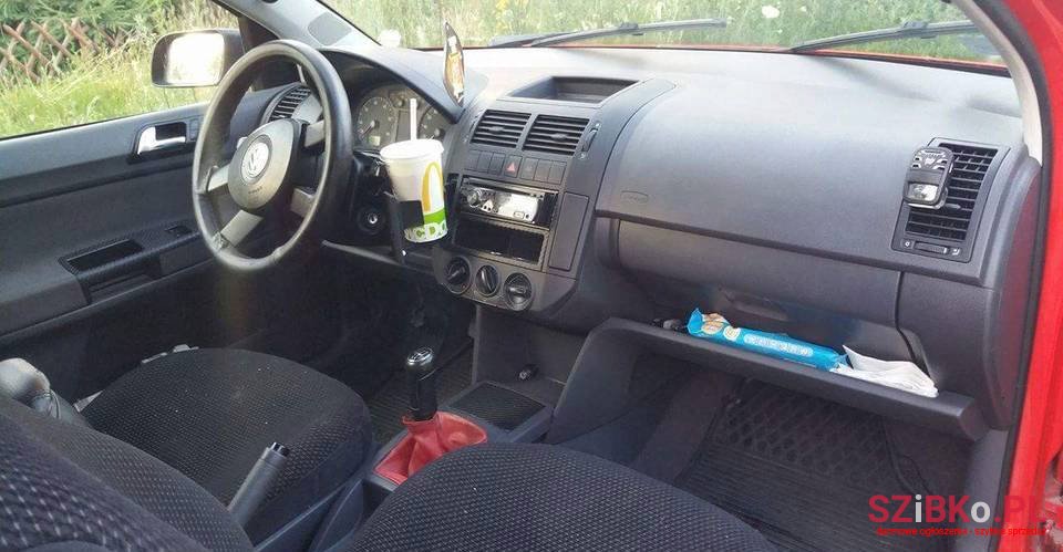 2002' Volkswagen Polo photo #2