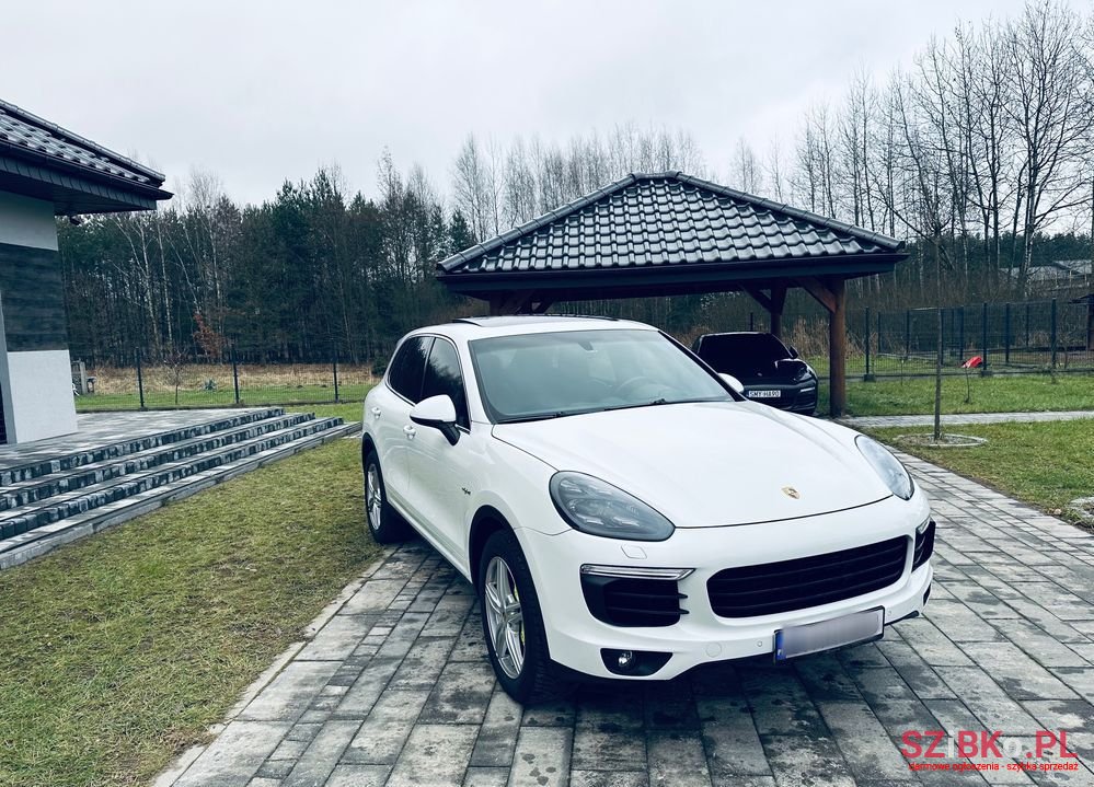 2016' Porsche Cayenne S E-Hybrid photo #4
