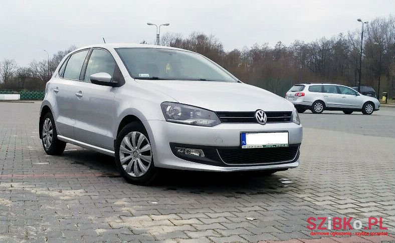 2011' Volkswagen Polo photo #1