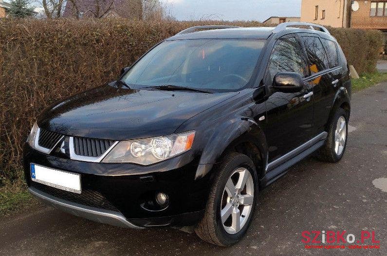 2009' Mitsubishi Outlander photo #2