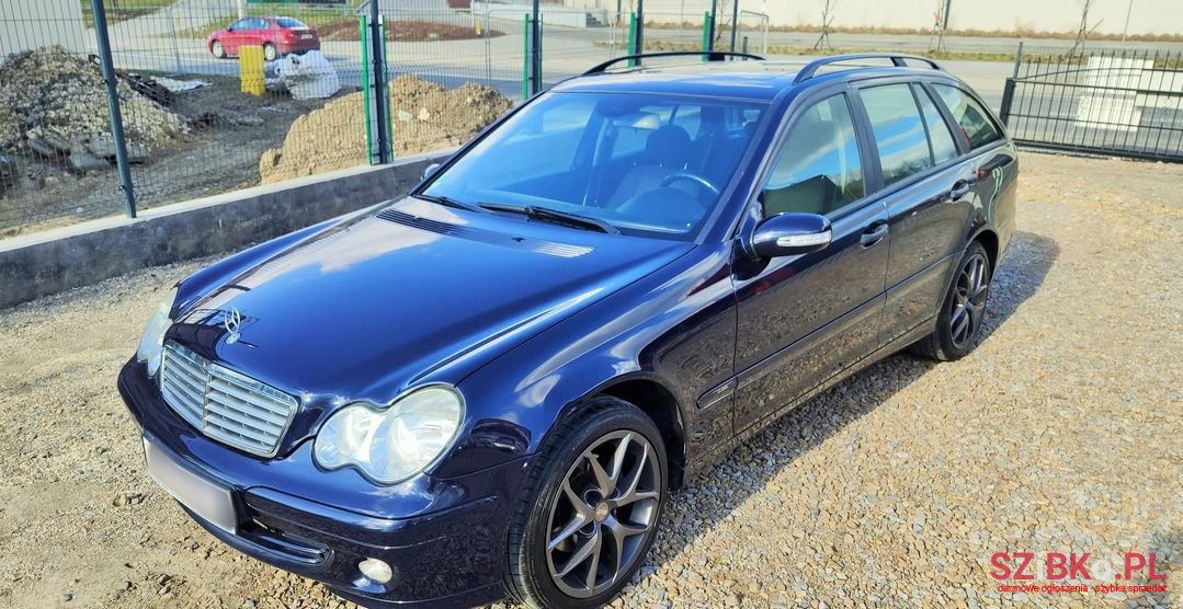 2004' Mercedes-Benz C-Class photo #2