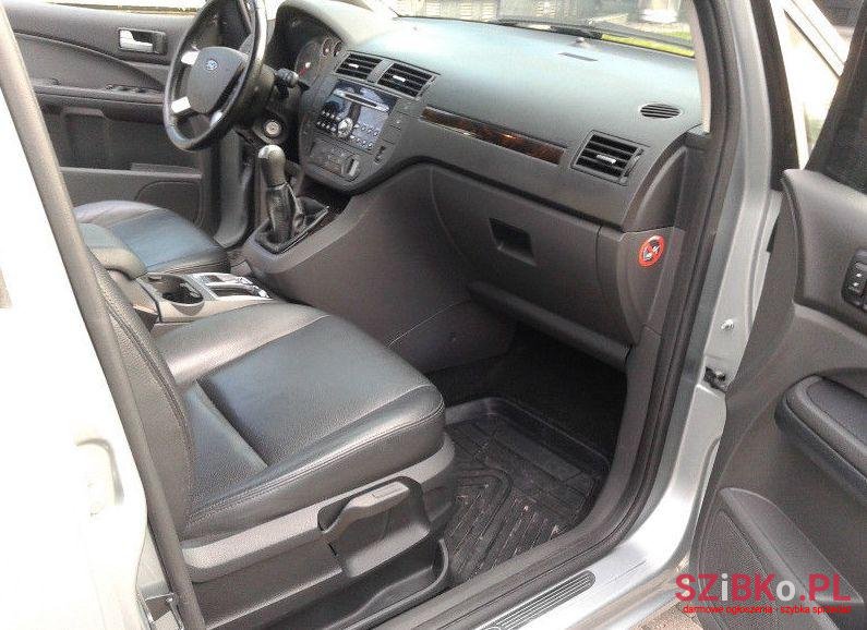 2004' Ford Focus photo #2