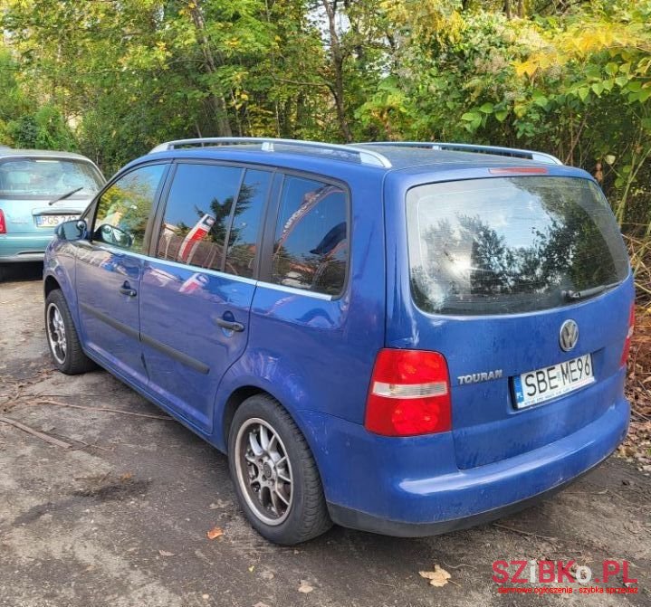 2004' Volkswagen Touran photo #6
