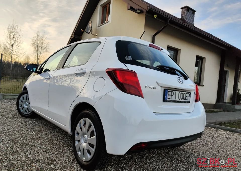 2015' Toyota Yaris photo #6