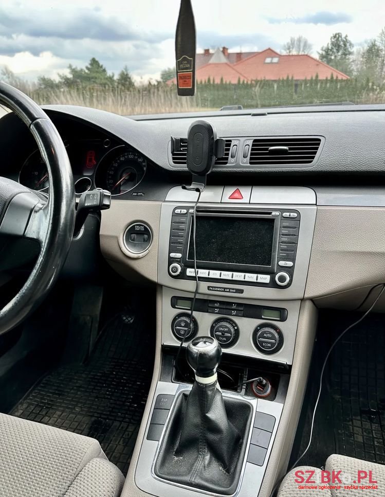 2006' Volkswagen Passat photo #3