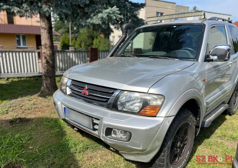 2001' Mitsubishi Pajero photo #3