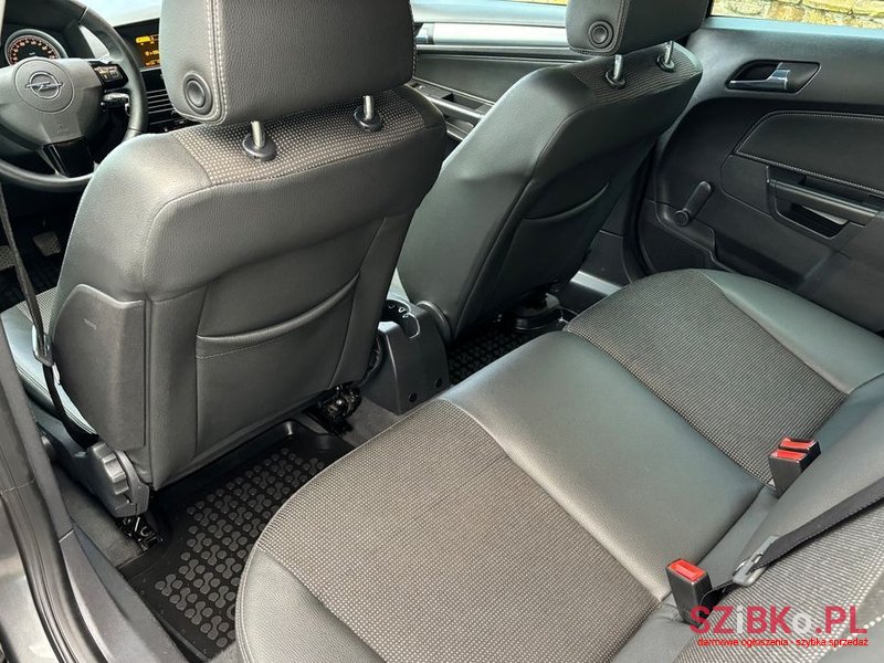 2010' Opel Astra 1.8 Caravan photo #6