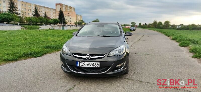 2013' Opel Astra photo #1