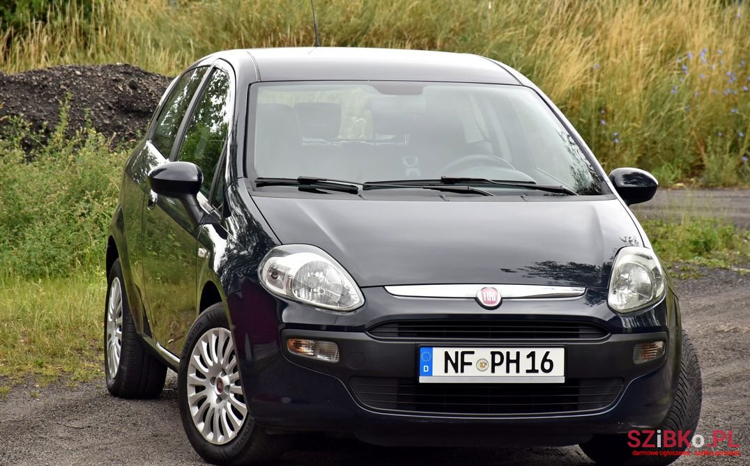 2011' Fiat Punto Evo photo #5