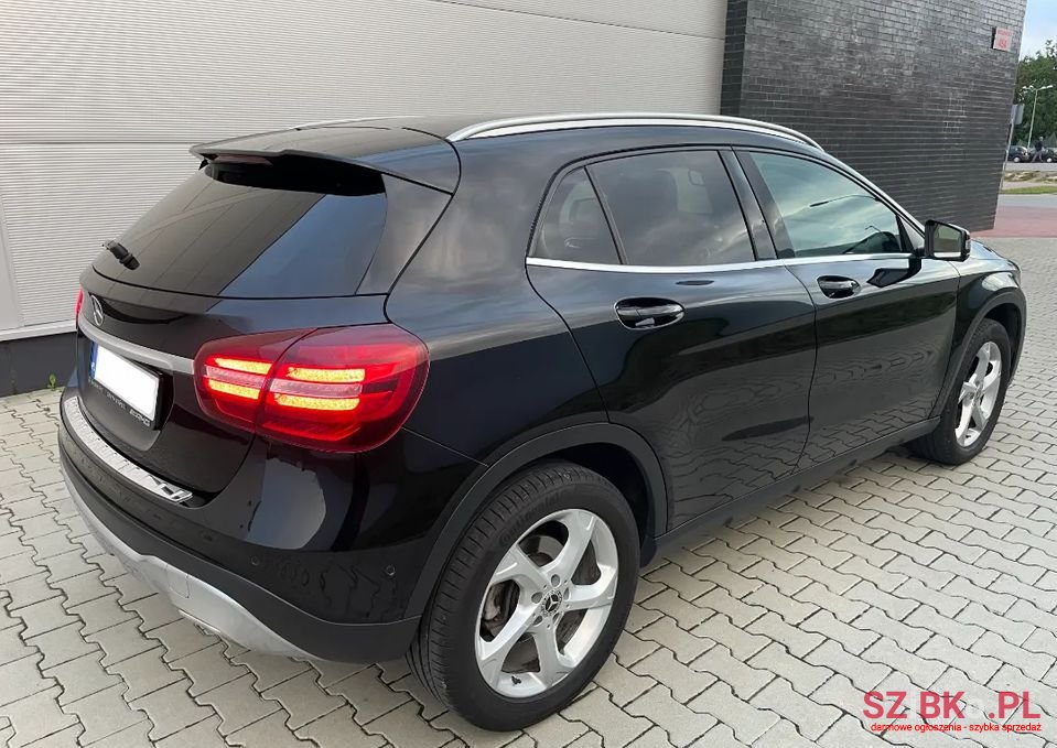 2017' Mercedes-Benz Gla photo #5