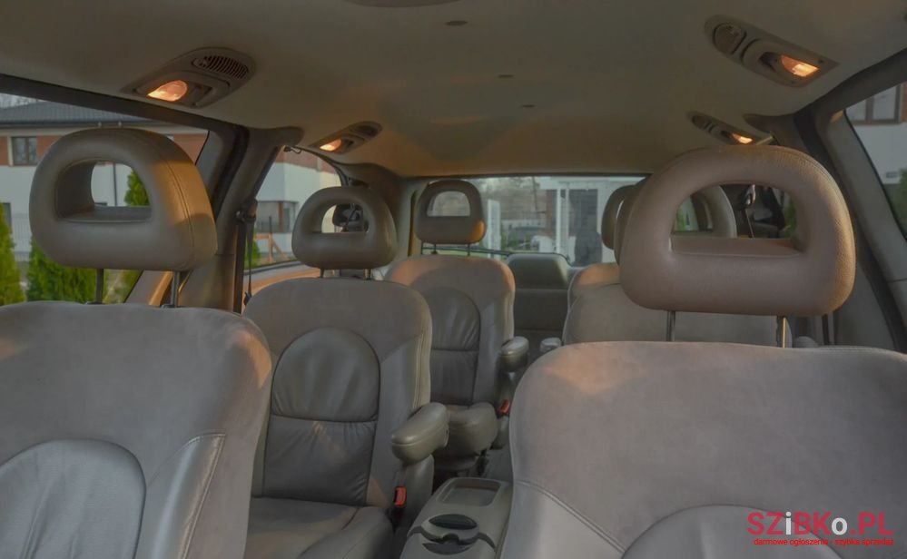 2001' Chrysler Grand Voyager photo #4