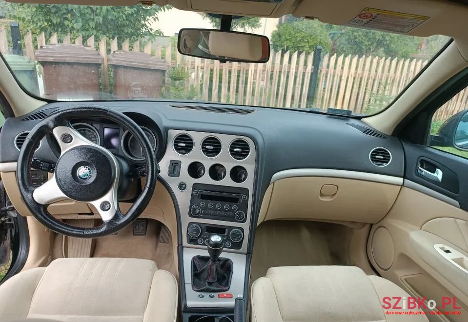 2006' Alfa Romeo 159 photo #1