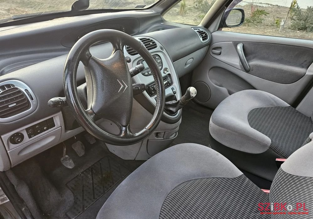 2008' Citroen Xsara Picasso photo #5