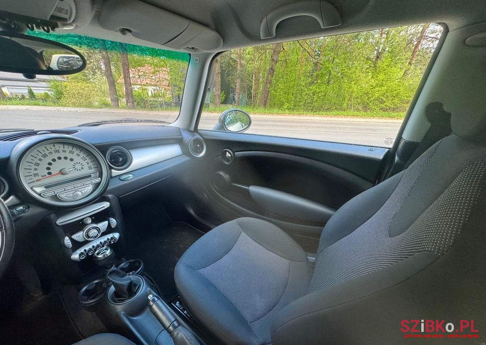 2009' MINI One Standard photo #6