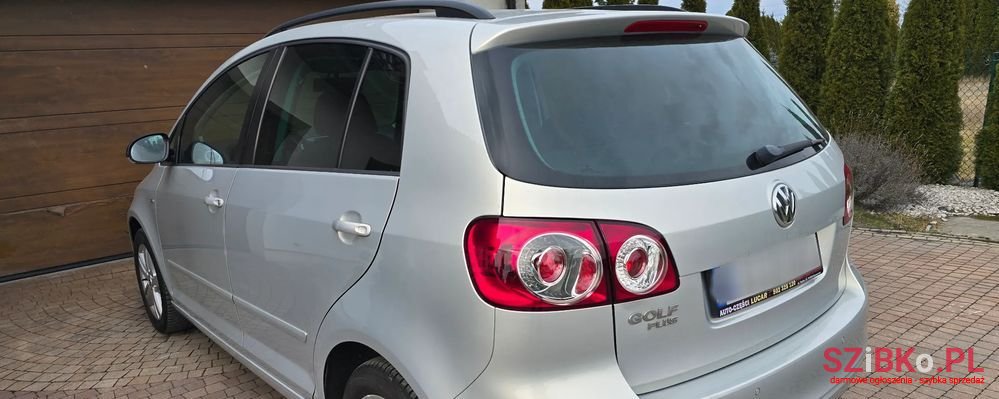 2012' Volkswagen Golf Plus photo #5