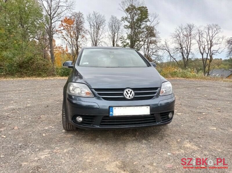 2005' Volkswagen Golf photo #2