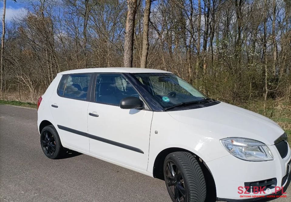 2009' Skoda Fabia photo #1