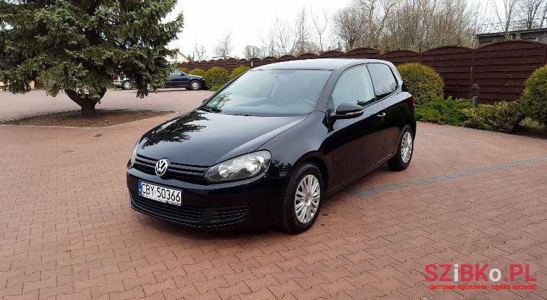 2010' Volkswagen Golf photo #1