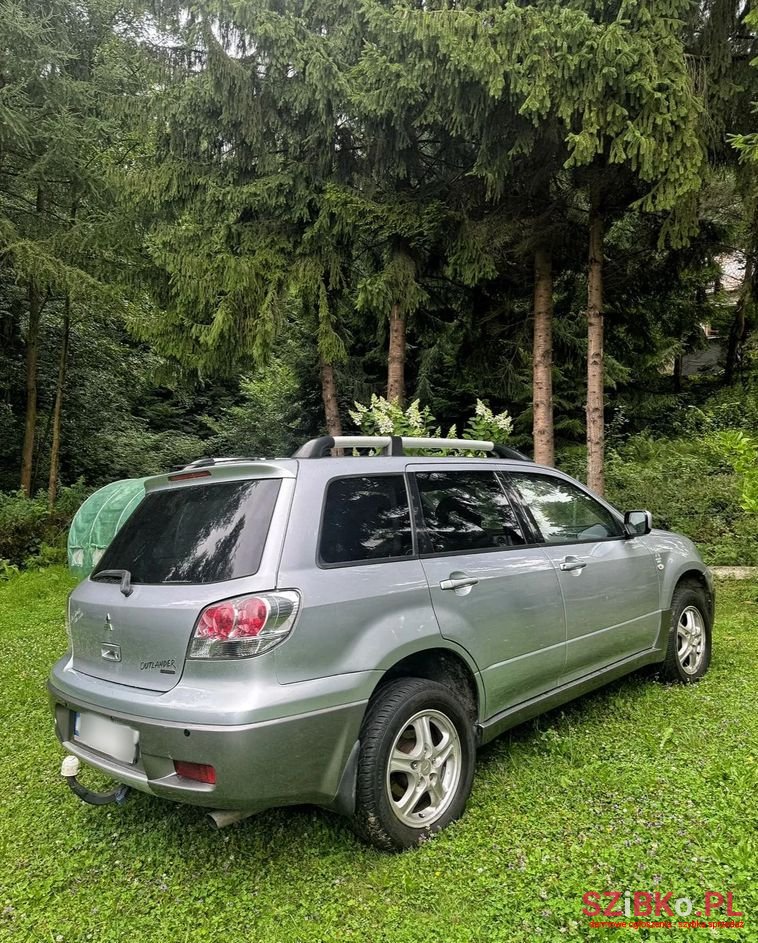 2004' Mitsubishi Outlander 2.0 Comfort 4Wd photo #2