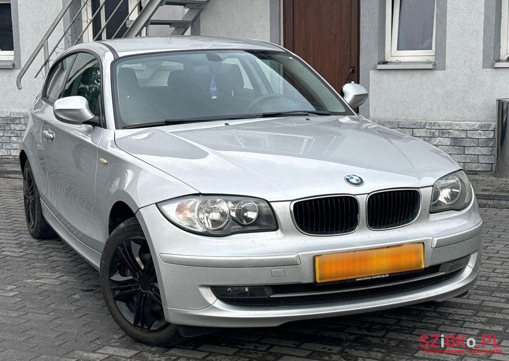 2010' BMW 1 Series 116I photo #2