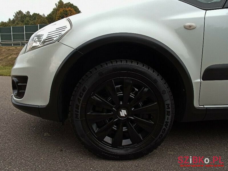 2011' Suzuki SX4 photo #4