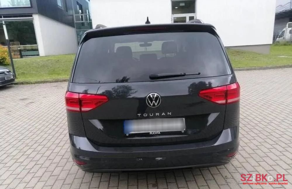 2022' Volkswagen Touran photo #3