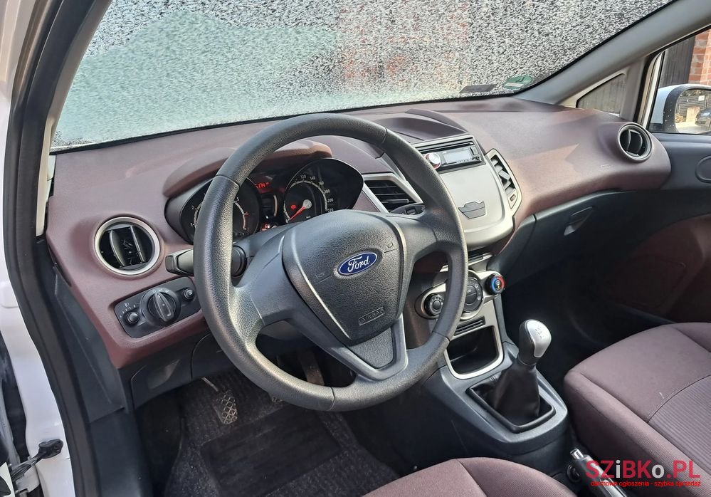 2010' Ford Fiesta photo #4