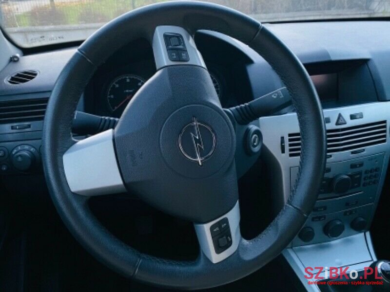 2010' Opel Astra photo #5