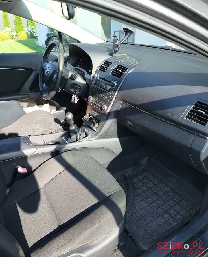 2010' Toyota Avensis 1.8 Life photo #6