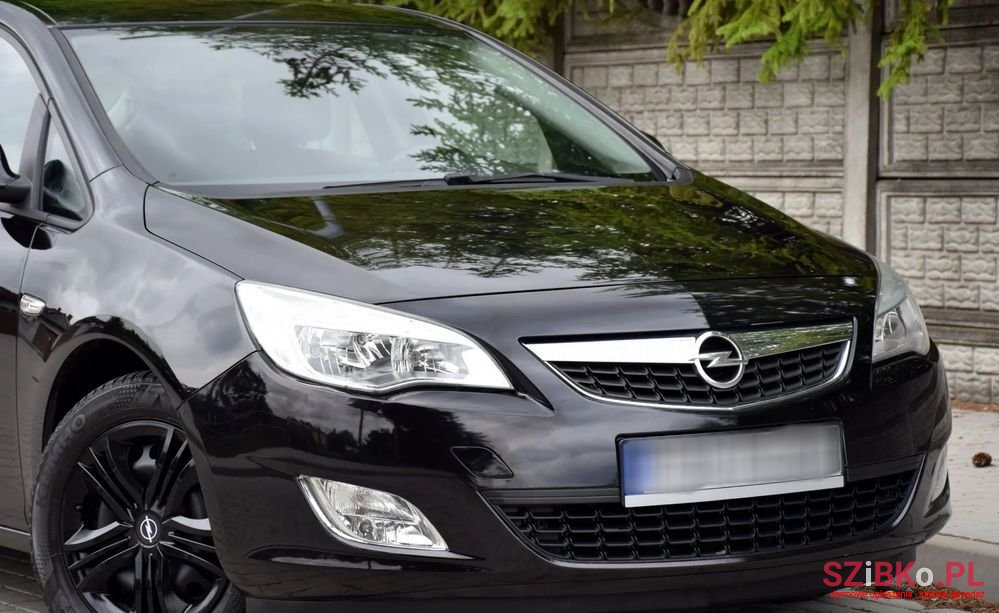 2010' Opel Astra Iv 1.6 Edition photo #1
