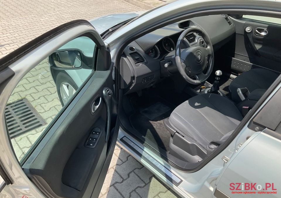 2004' Renault Megane photo #6