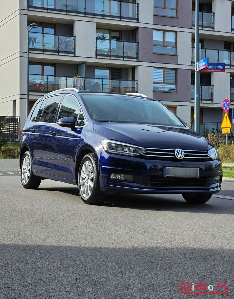 2019' Volkswagen Touran photo #4