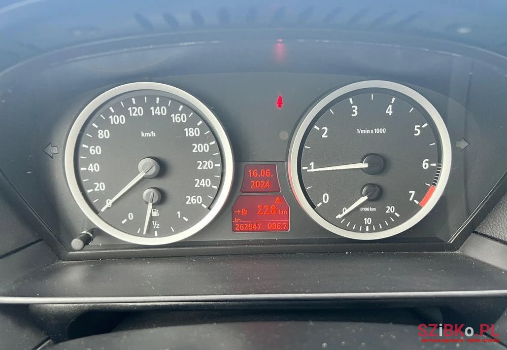 2005' BMW 5 Series 523I photo #5