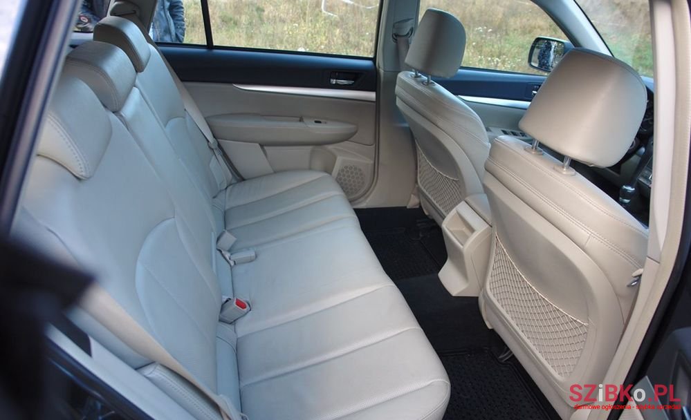 2011' Subaru Outback photo #5