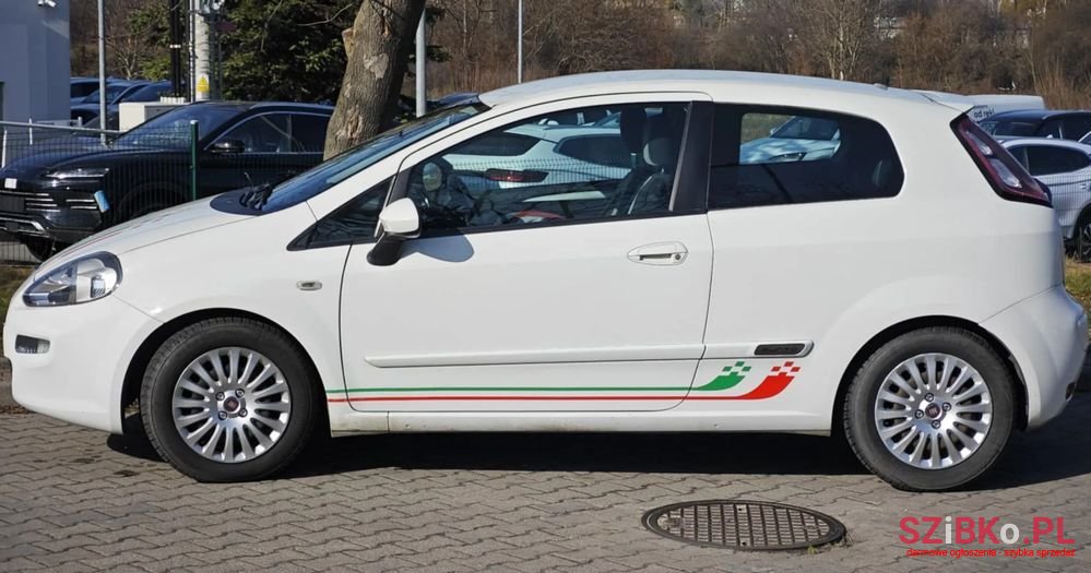 2012' Fiat Punto Evo photo #3
