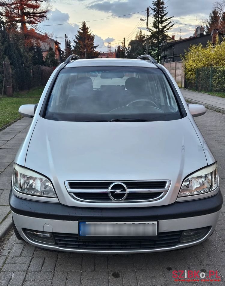 2004' Opel Zafira 1.8 16V Comfort photo #2