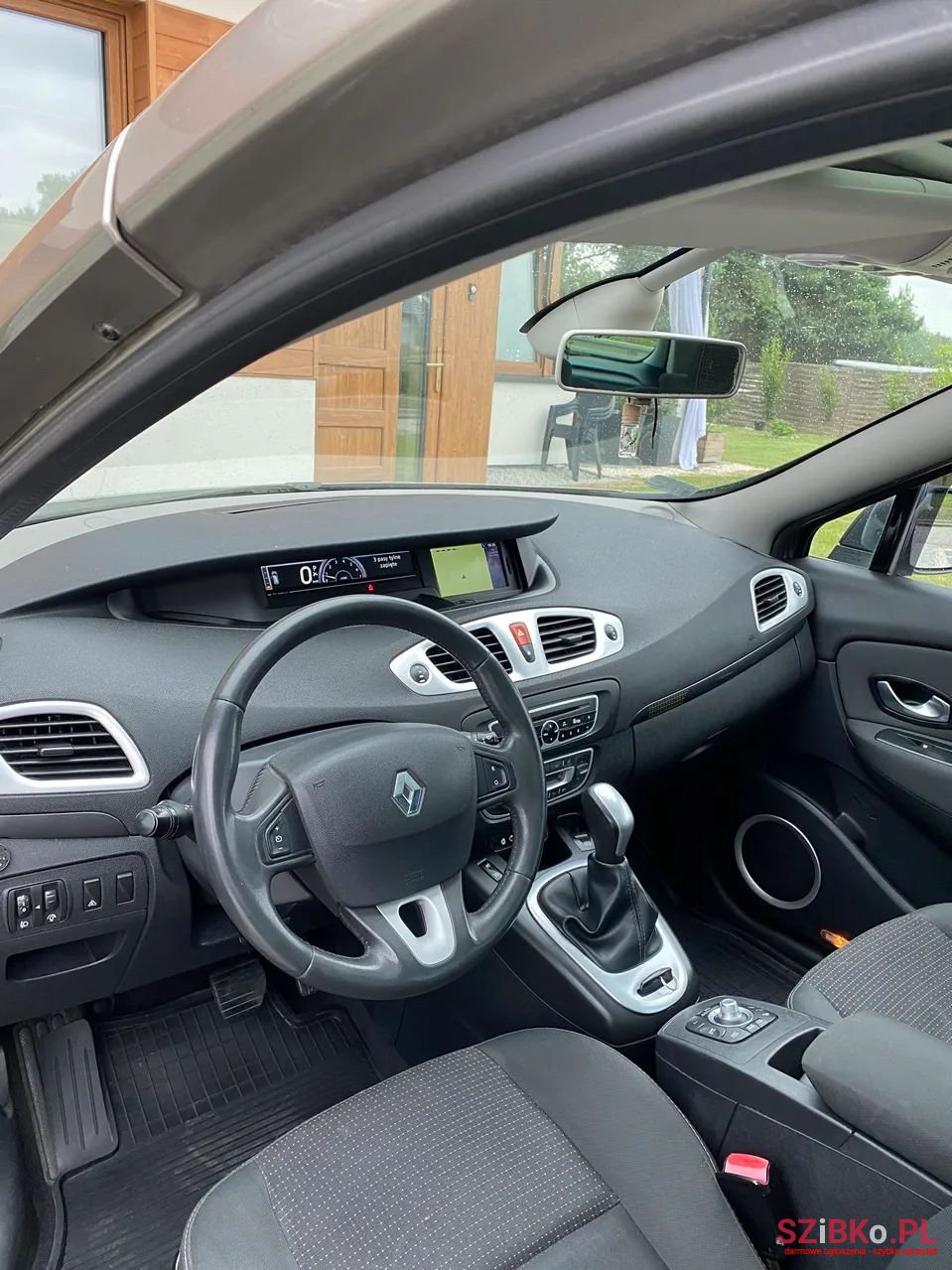 2009' Renault Scenic photo #6