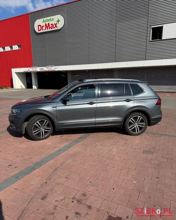 2018' Volkswagen Tiguan Allspace photo #3